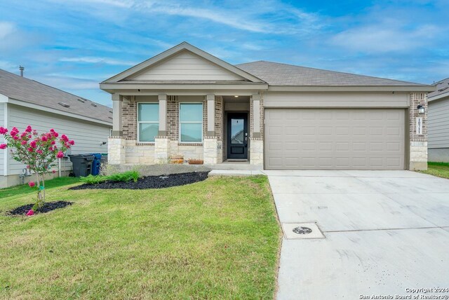 view of front of home featuring a garage and a front yard