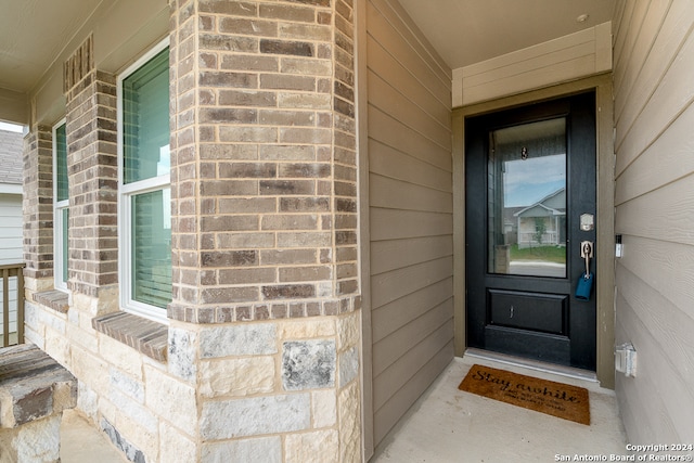 property entrance featuring a porch