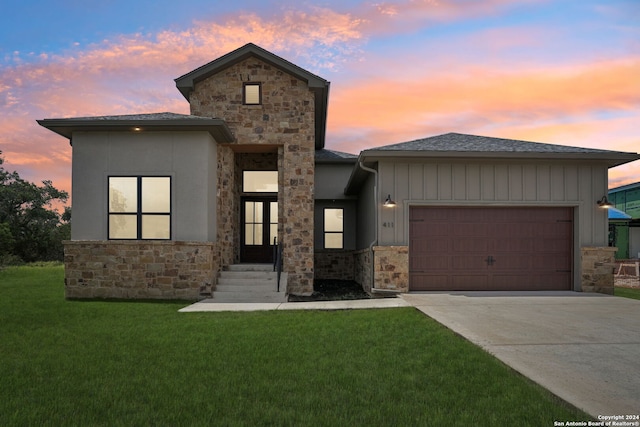 view of front facade with a garage and a lawn