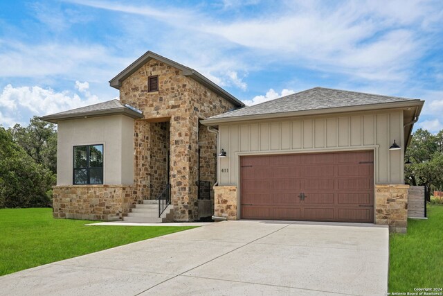 view of front of home featuring a garage and a front yard