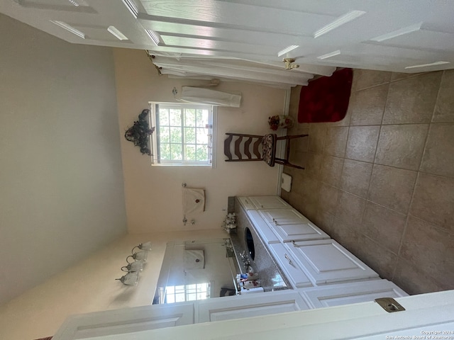 bathroom featuring tile walls