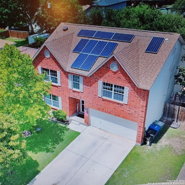 view of front of house featuring solar panels and a front yard