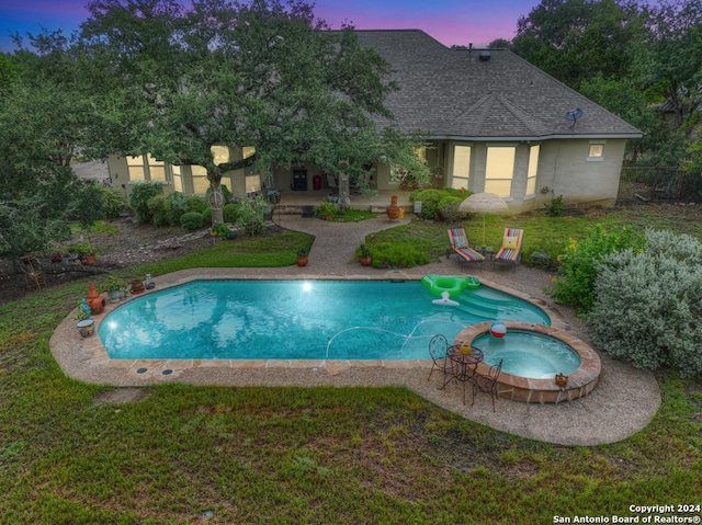 view of front of house featuring a front lawn