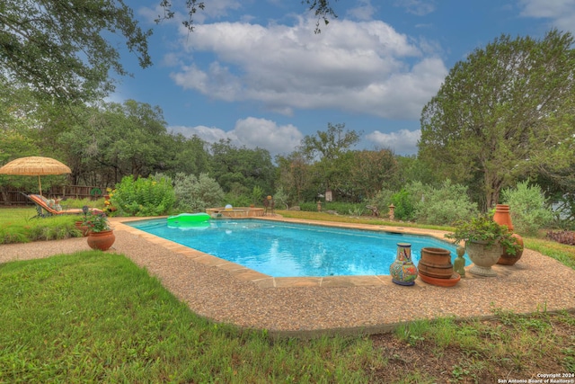 view of pool featuring an in ground hot tub and a patio area