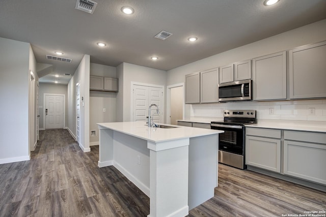 14518 Emerio Dr, San Antonio, TX 78253 - kitchen featuring visible vents, appliances with stainless steel finishes, gray cabinetry, and a sink