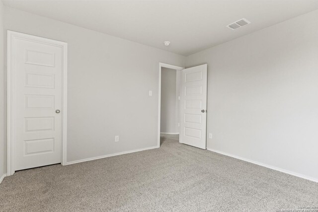 spare room featuring carpet