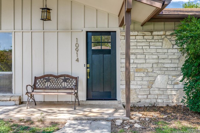 view of doorway to property