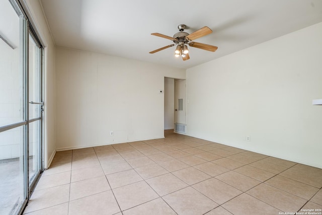 empty room with ceiling fan