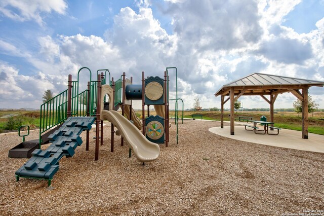 2540 Solon Ln, Seguin, TX 78155 - community jungle gym featuring a gazebo