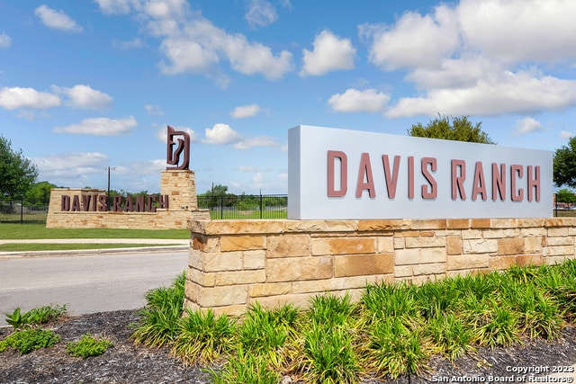 view of community / neighborhood sign