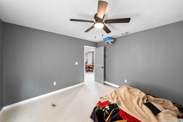 bedroom with ceiling fan