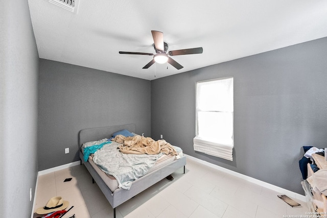 bedroom with ceiling fan