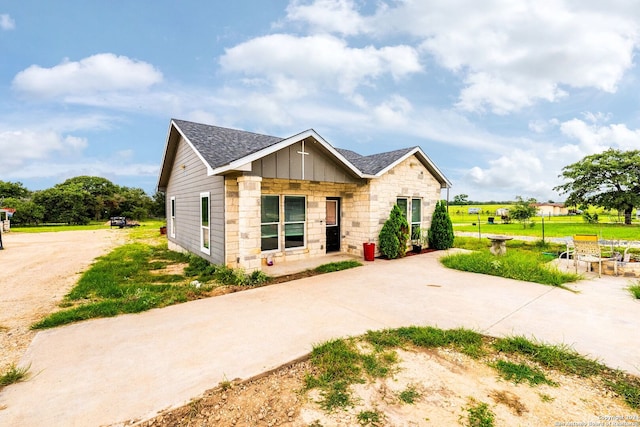 view of front of property