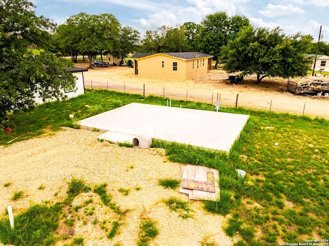 view of yard with a rural view