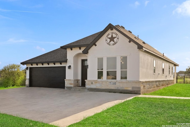 view of front of home with stucco siding, an attached garage, concrete driveway, roof with shingles, and a front yard