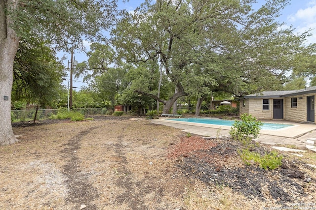 view of yard featuring a patio area