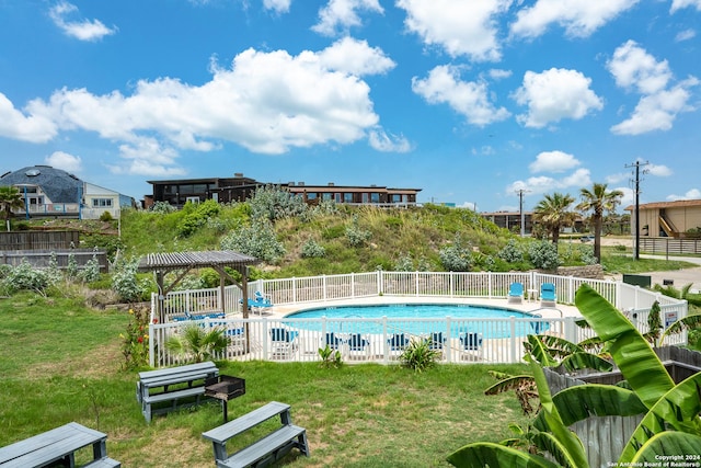 view of swimming pool featuring a lawn