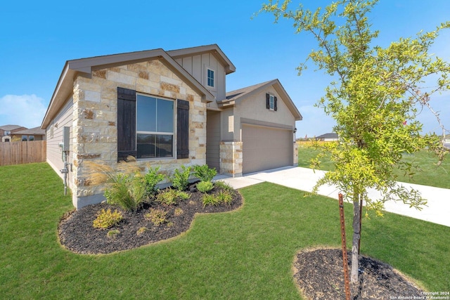 view of front of property featuring a front yard and a garage