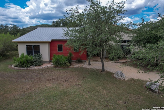 exterior space featuring a lawn