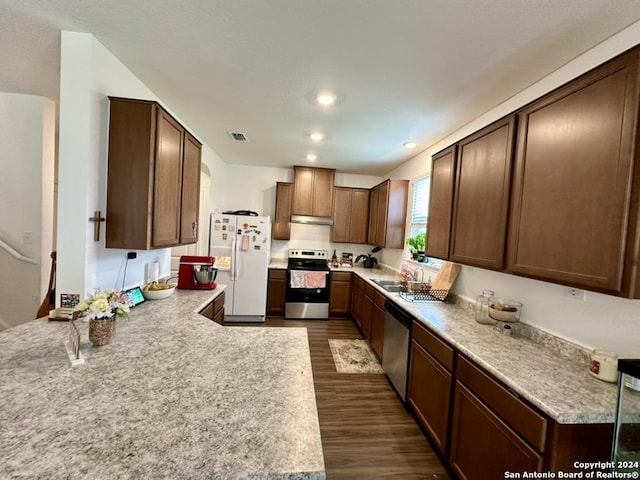 kitchen with stainless steel appliances, dark hardwood / wood-style floors, dark brown cabinetry, and sink