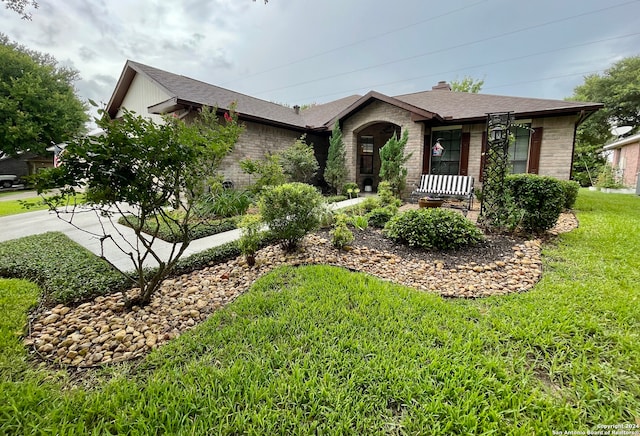 ranch-style home featuring a front yard