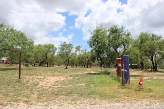 Listing photo 2 for 127 County Road 2672, Devine TX 78016