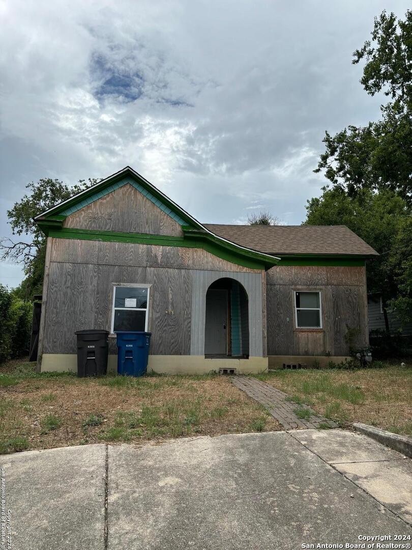 view of front of house