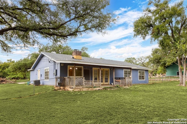 view of front of property with a front yard