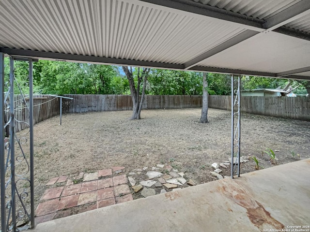 view of yard featuring a patio area
