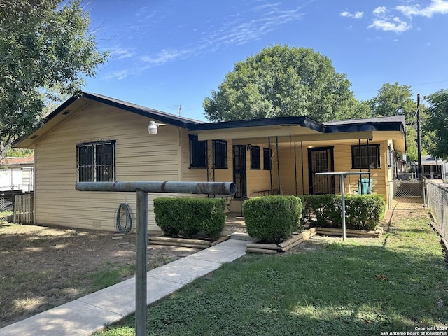 manufactured / mobile home with covered porch and a front lawn