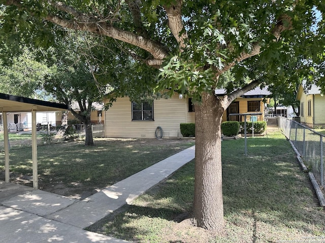 view of front of property with a front yard