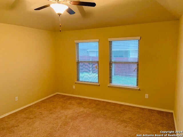 unfurnished room featuring carpet flooring and ceiling fan