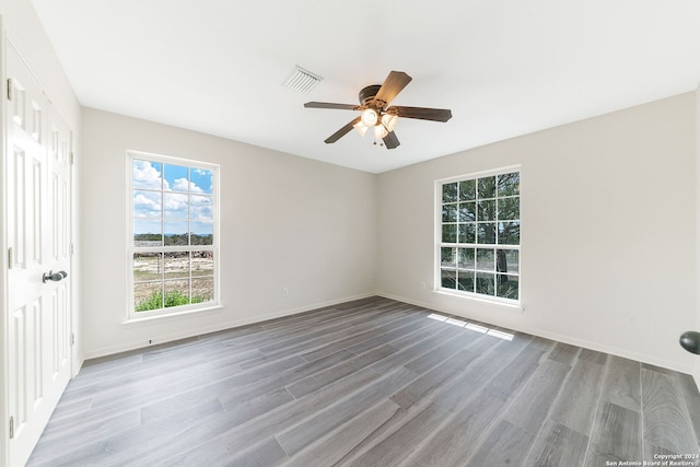 spare room featuring light wood-type flooring and ceiling fan