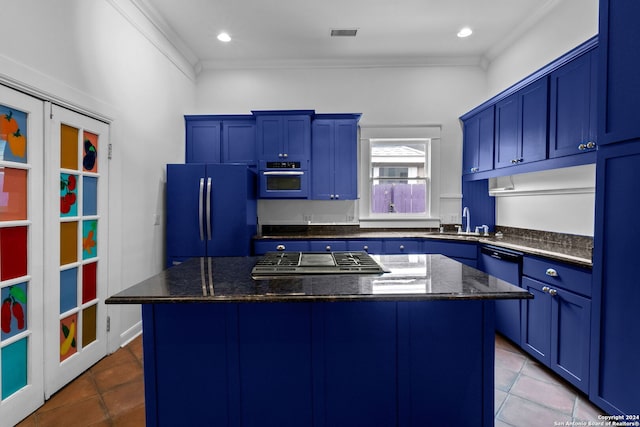 kitchen with a kitchen island, appliances with stainless steel finishes, crown molding, and sink