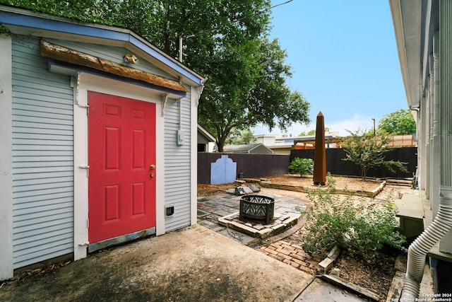 property entrance featuring a patio