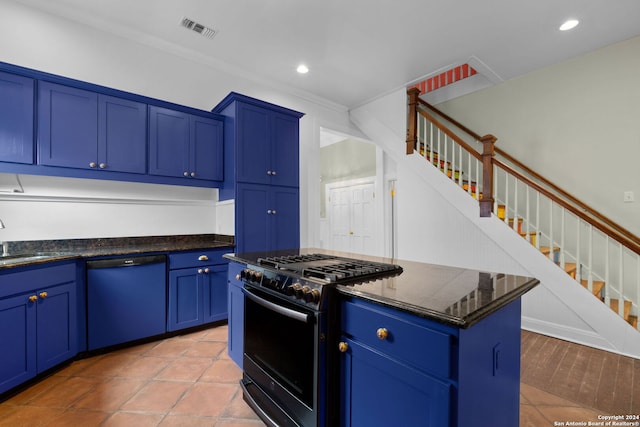 kitchen featuring gas range, dishwashing machine, a kitchen island, blue cabinets, and dark stone counters