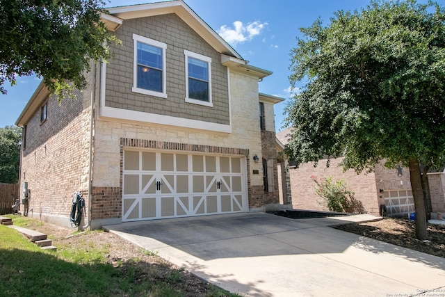 view of front facade featuring a garage