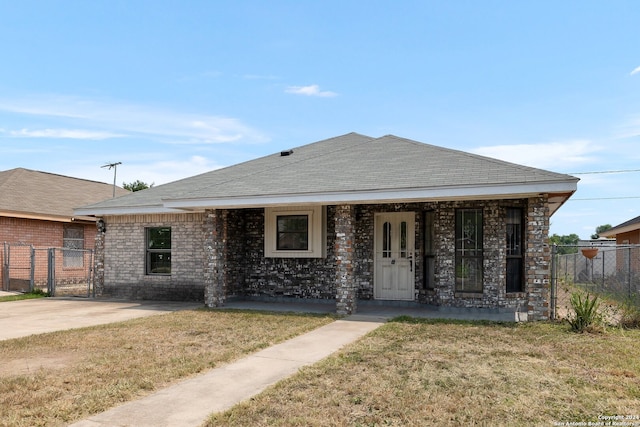 view of front facade with a front lawn