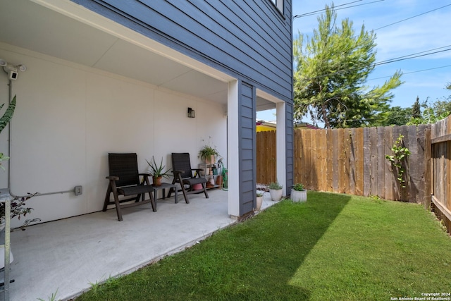 view of yard with a patio