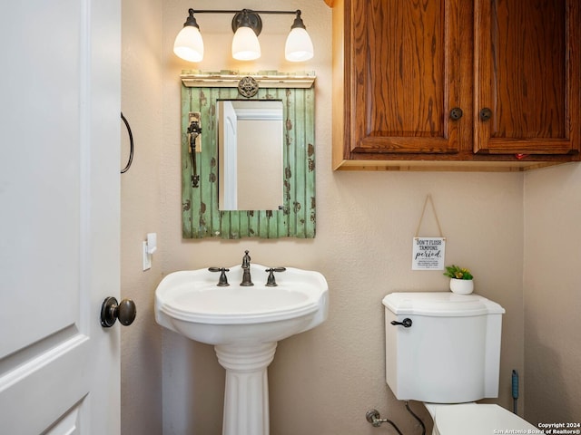 bathroom featuring toilet