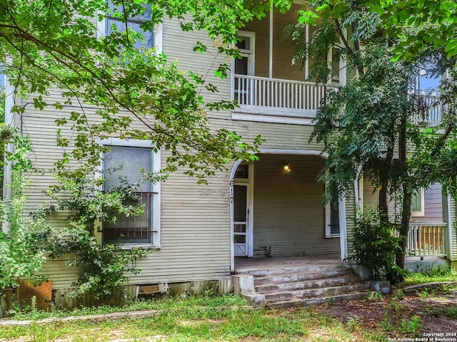 617 Dawson St, San Antonio, TX 78202 - exterior space with a balcony and covered porch