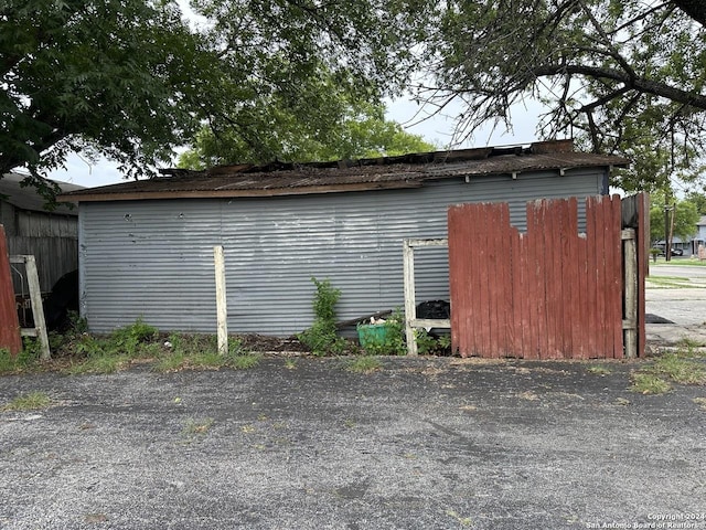 view of outbuilding