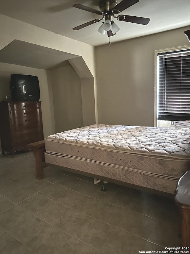 unfurnished bedroom with ceiling fan