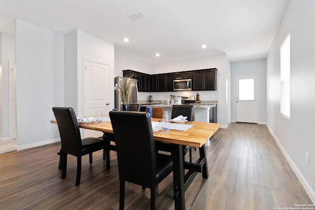 dining space featuring recessed lighting, wood finished floors, visible vents, and baseboards