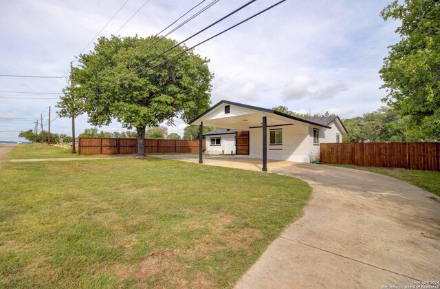 view of yard featuring a patio area