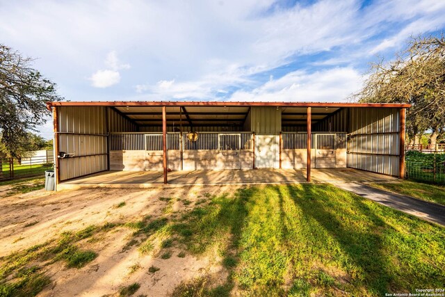 view of front of home with an outbuilding