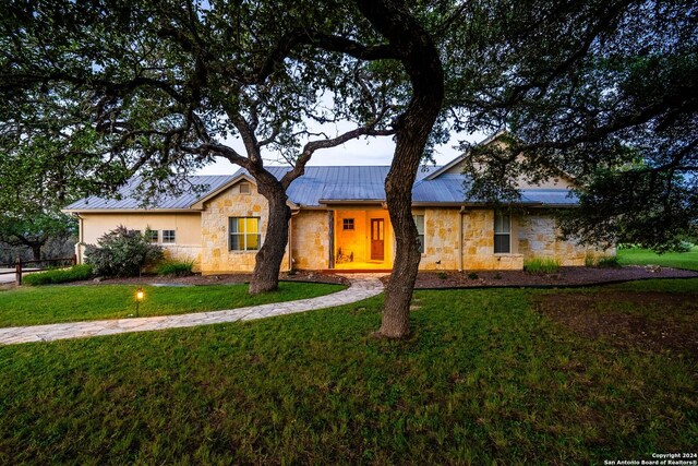 ranch-style home with a front lawn