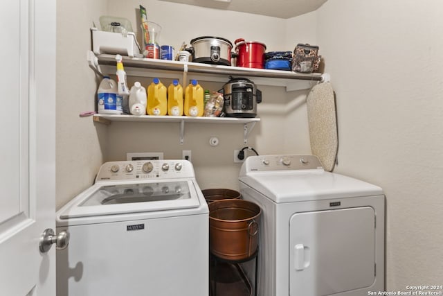 laundry room with washing machine and clothes dryer