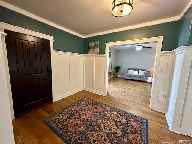 foyer with crown molding, ceiling fan, and light hardwood / wood-style floors