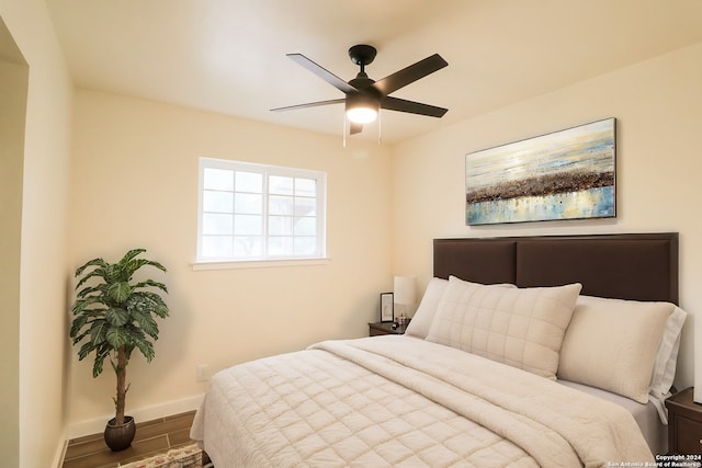 bedroom with ceiling fan